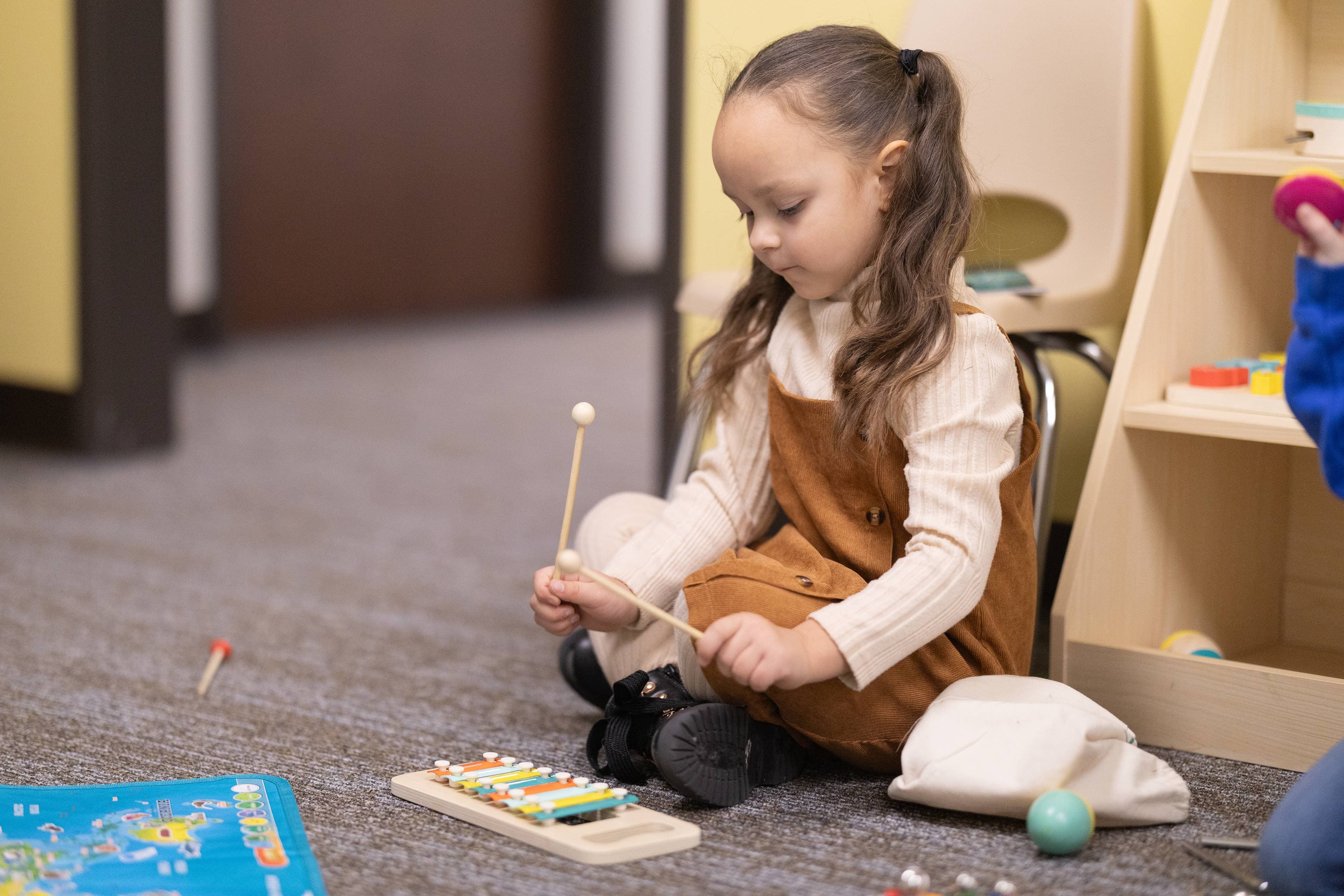 Children in bright, welcoming Mindcolor learning environment